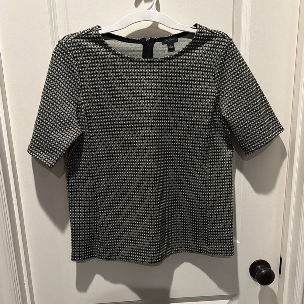 Short-Sleeve Black and White Patterned Tunic Top